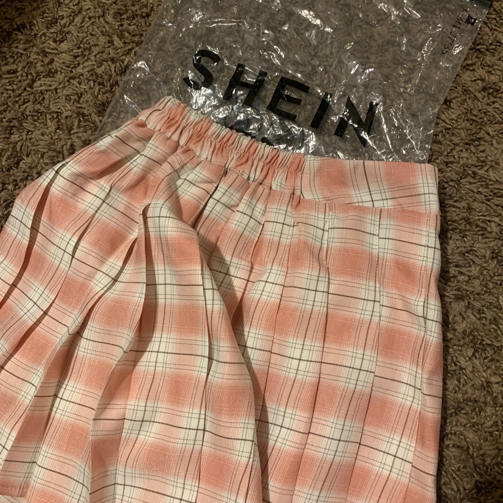Pleated skirt